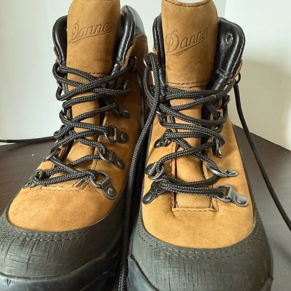 Danner Men's Brown and Black Outdoor Boots
